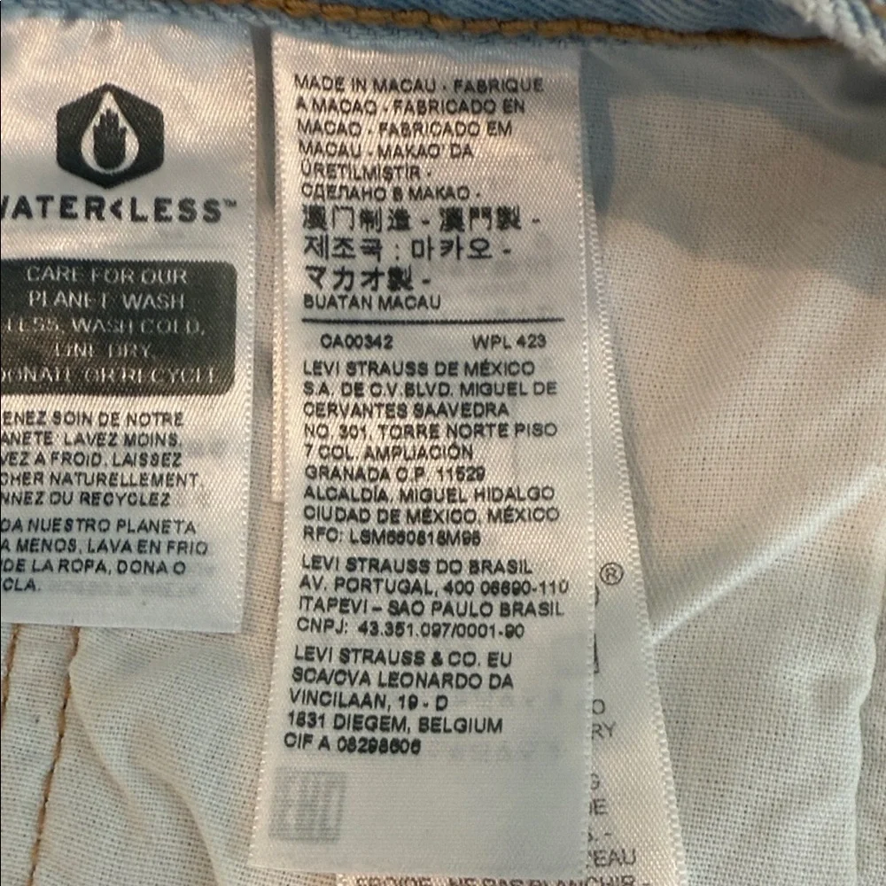 Levi's Boyfriend Jeans Classic Light Blue 32 x 32 - Picture 7 of 8